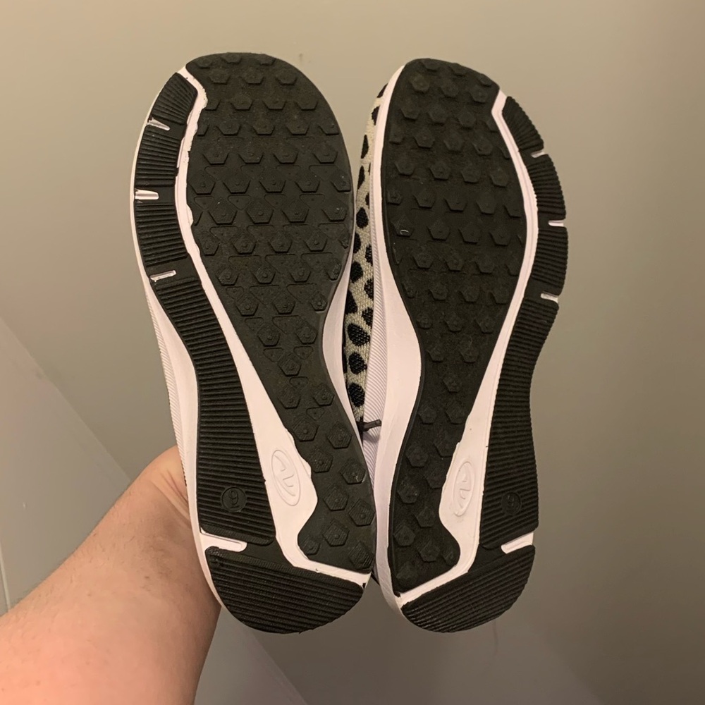 Athletic Works Shoes - Picture 2 of 3